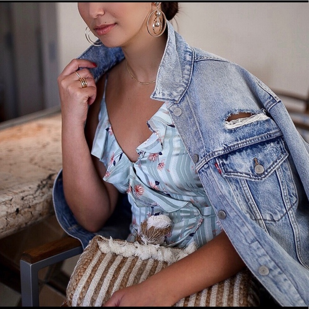 Oversized Distressed Levi’s Jacket - image 2